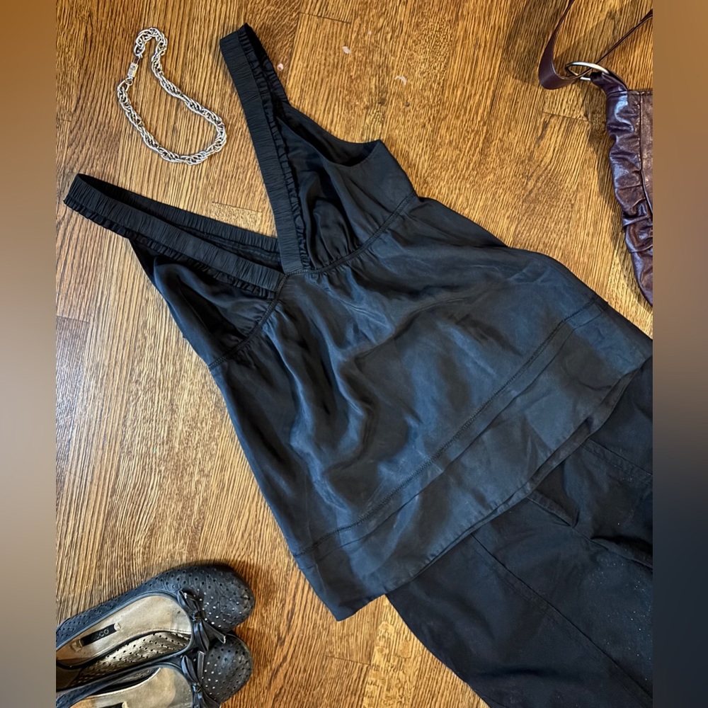 GAP Black V-Neck Sleeveless Top, 100% silk, size S, EUC, chic evening wear